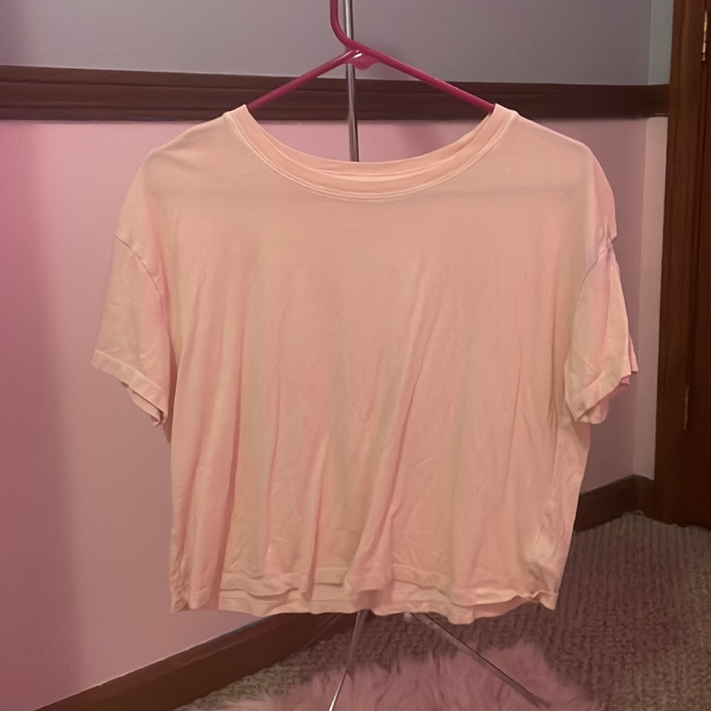 Old Navy woman’s pink Crop T-shirt